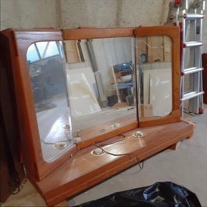 Queen Oak Bedroom Set W/ Dresser